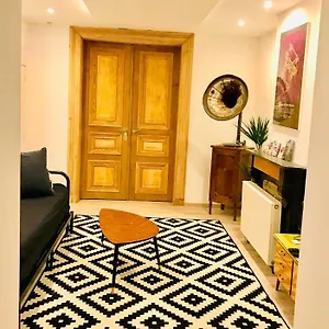 https://lyves.brusselshotelsbook.com