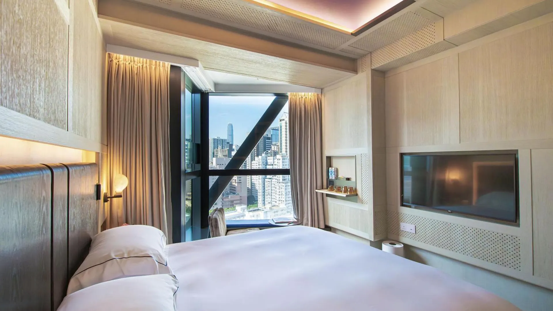 ****  The Emperor Hotel Hong Kong China